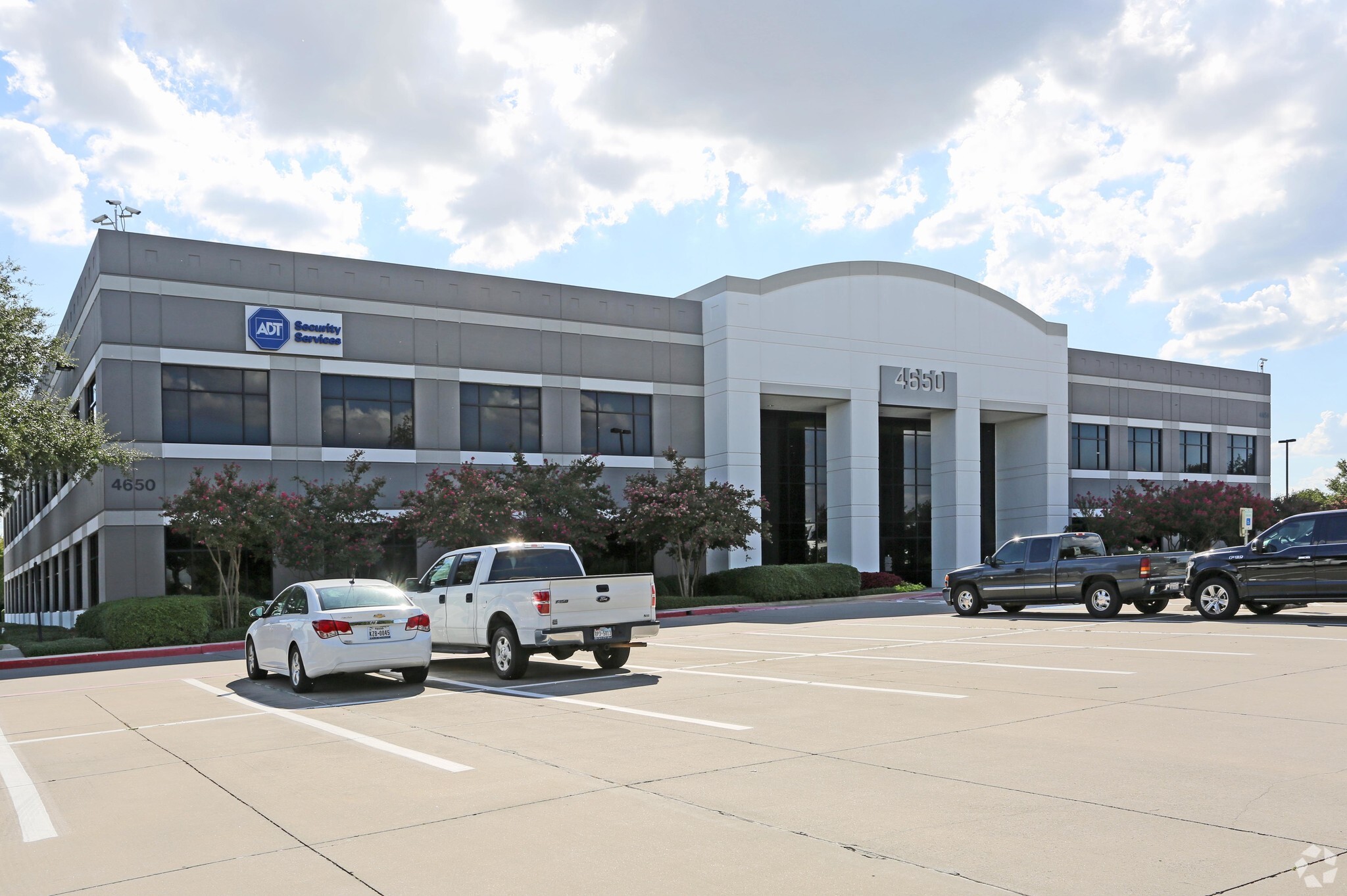 4650 Regent Blvd, Irving, TX à louer Photo principale– Image 1 sur 30