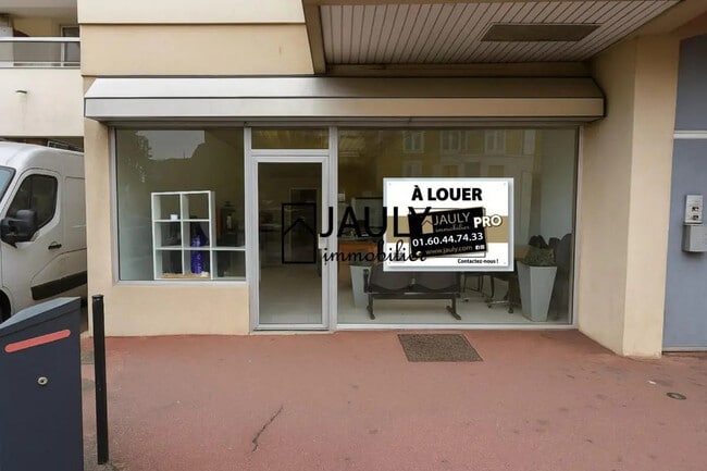 Plus de détails pour 22 Place Jean Bureau, Meaux - Local commercial à louer