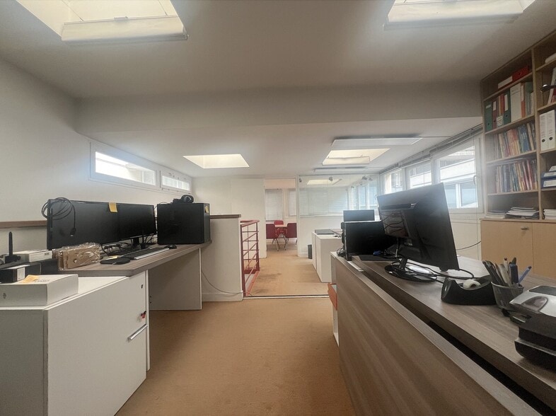 32 Rue Des Volontaires, Paris à vendre - Photo de l’immeuble – Image 3 sur 15