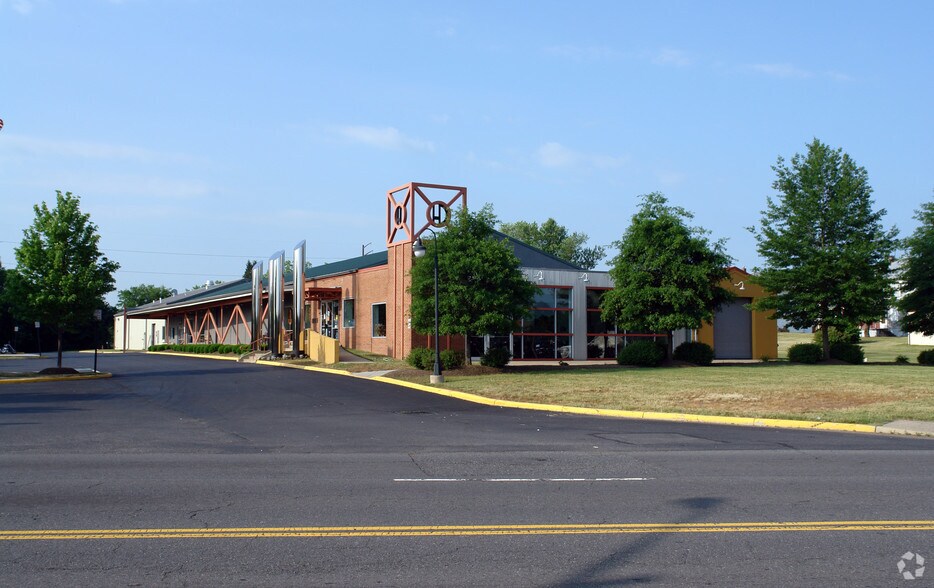 9321 Center St, Manassas, VA à vendre - Photo principale – Image 1 sur 2