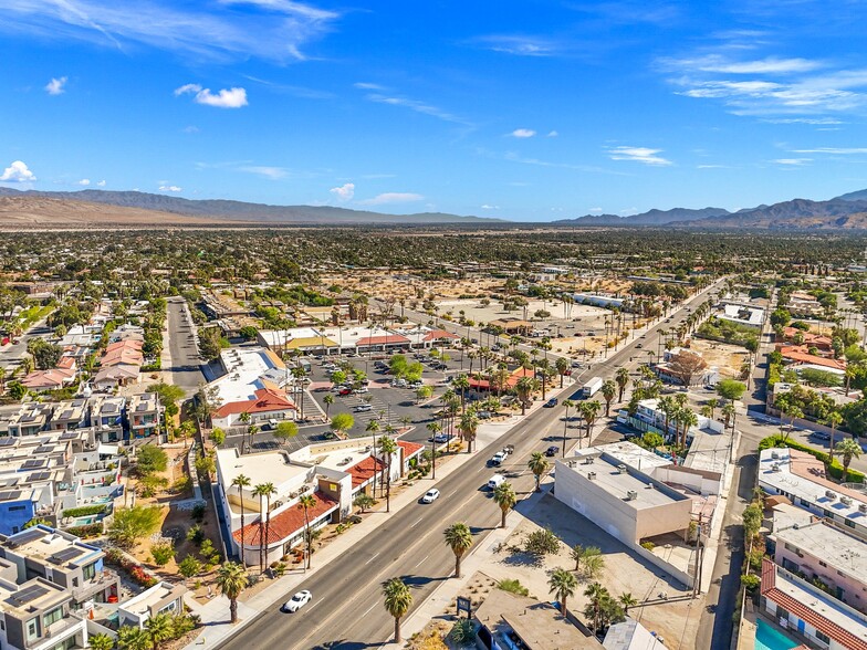 2500-2520 N Palm Canyon Dr, Palm Springs, CA à louer - Photo de l’immeuble – Image 3 sur 4