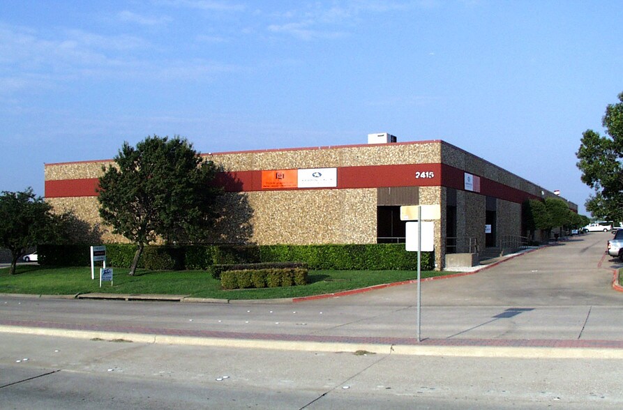 2415 Midway Rd, Carrollton, TX à louer - Photo de l’immeuble – Image 1 sur 5