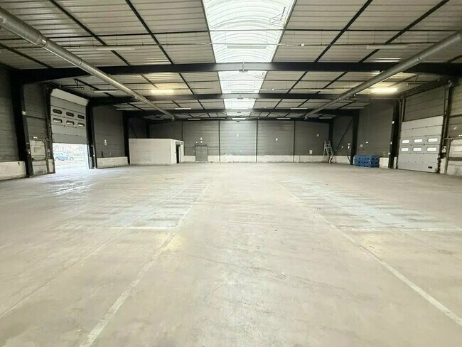 Plus de détails pour Local d'activités, Industriel/Logistique à louer