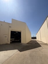 2200-2210 Ritchey St, Santa Ana, CA à louer Photo de l’immeuble– Image 1 sur 3