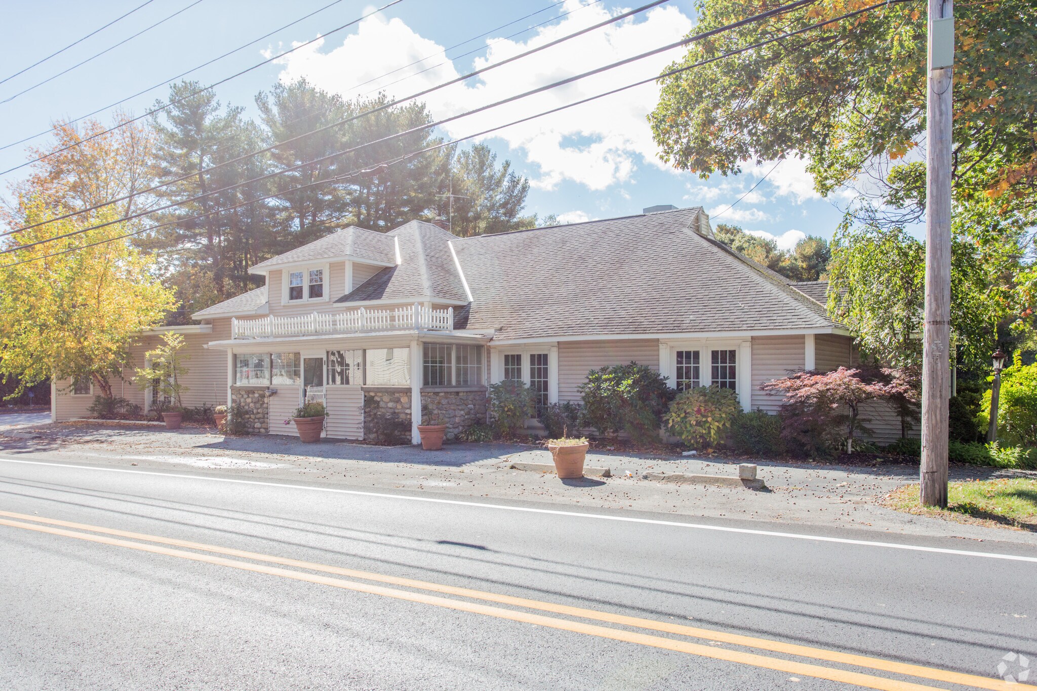 290 Thompson Rd, Webster, MA à louer Photo principale– Image 1 sur 10