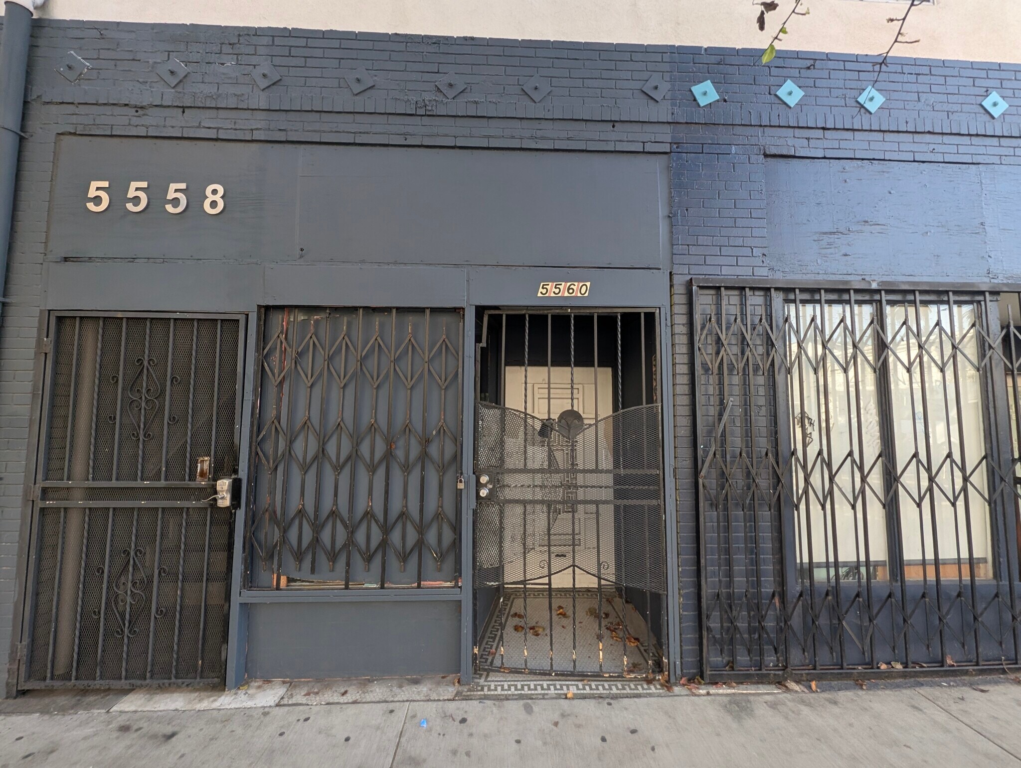 5556-5566 Hollywood Blvd, Los Angeles, CA à louer Photo de l’immeuble– Image 1 sur 11