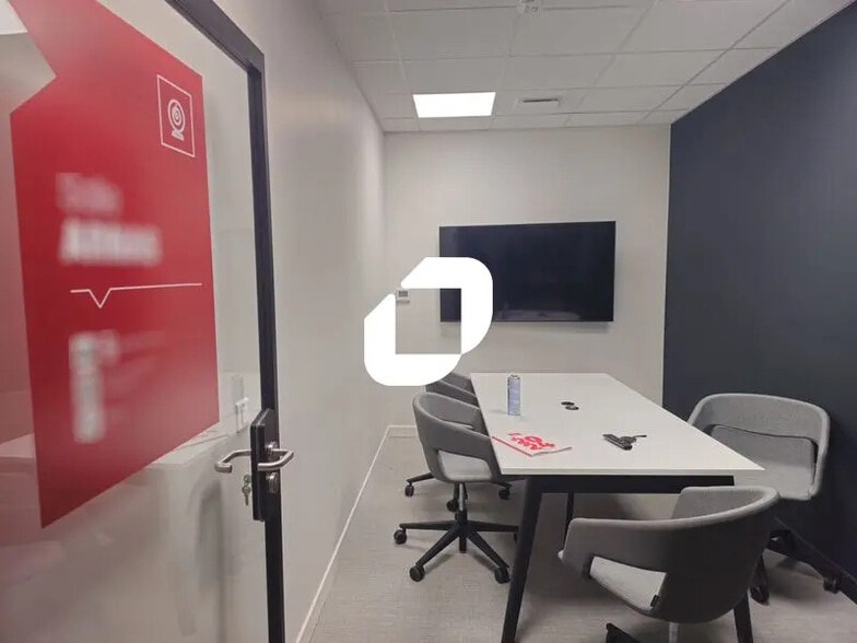 Bureau dans Tremblay-en-France à louer - Photo de l’immeuble – Image 3 sur 13