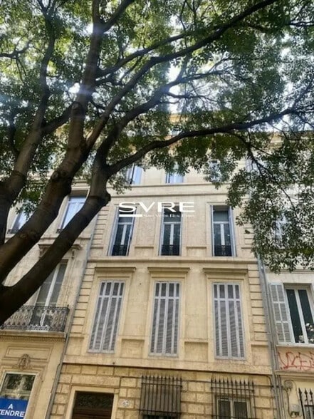 Local commercial dans Marseille à louer - Photo de l’immeuble – Image 1 sur 1