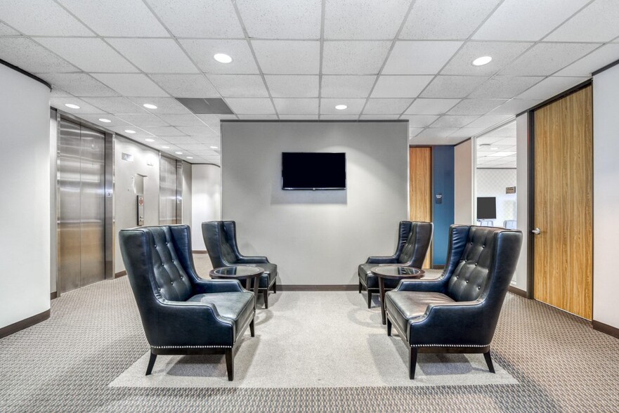 2500 Wilcrest Dr, Houston, TX à louer - Photo intérieure – Image 2 sur 5