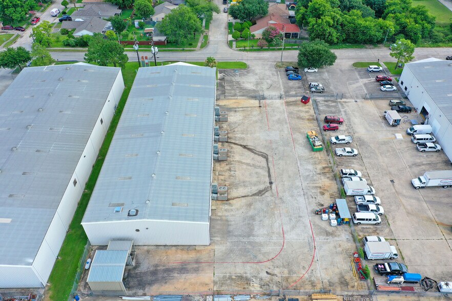 5119 Hiltonview Rd, Houston, TX à louer - Photo de l’immeuble – Image 3 sur 47