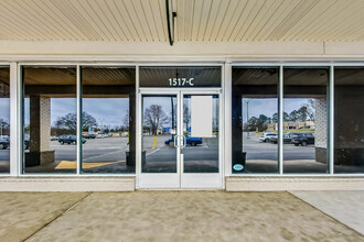 1507 N Parham Rd, Richmond, VA à louer Photo de l’immeuble– Image 1 sur 14