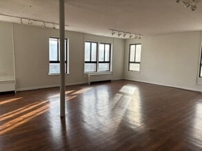 600 S Washington Ave, Royal Oak, MI à louer Photo intérieure– Image 1 sur 2