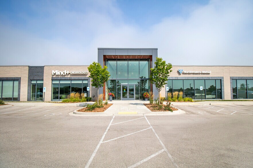 12200 N Corporate Pky, Mequon, WI à louer - Photo de l’immeuble – Image 2 sur 11