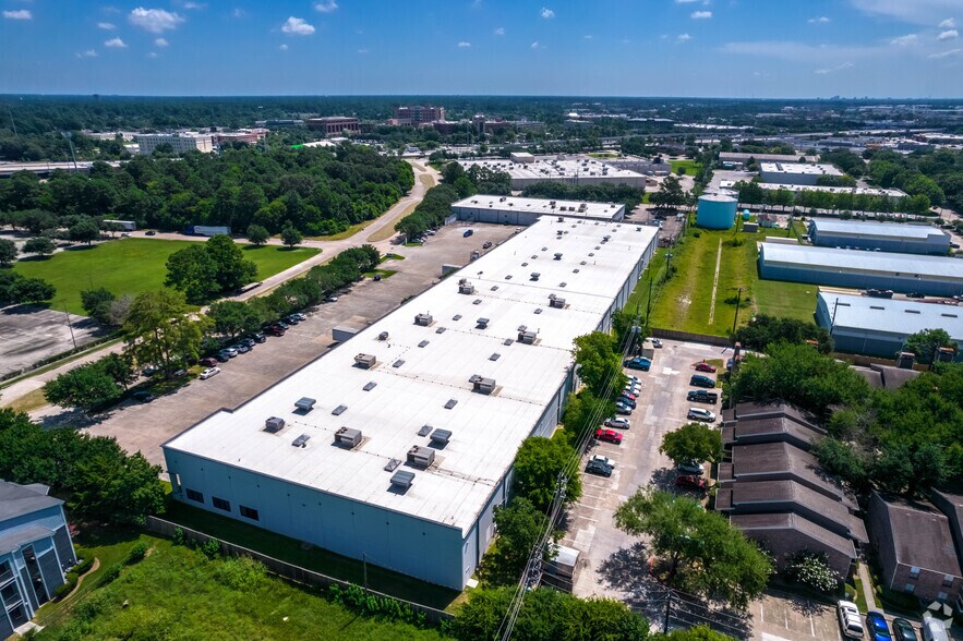 9305-9335 Millsview Rd, Houston, TX à louer - Aérien – Image 3 sur 8
