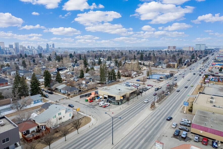 321 16 Ave NW, Calgary, AB à vendre - Aérien – Image 2 sur 4