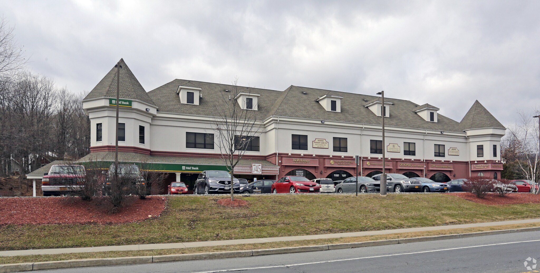 745 Route 17 M, Monroe, NY à louer Photo principale– Image 1 sur 8