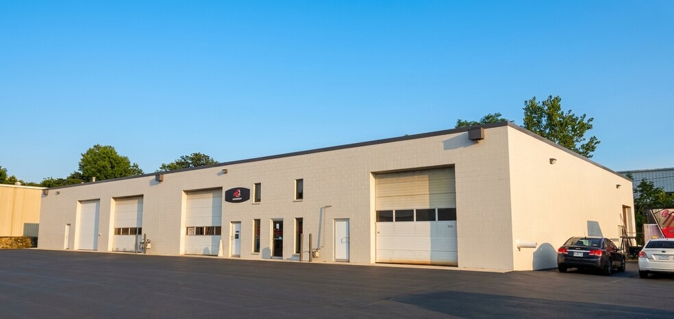 5117-5125 E 65th St, Indianapolis, IN à louer - Photo de l’immeuble – Image 3 sur 4