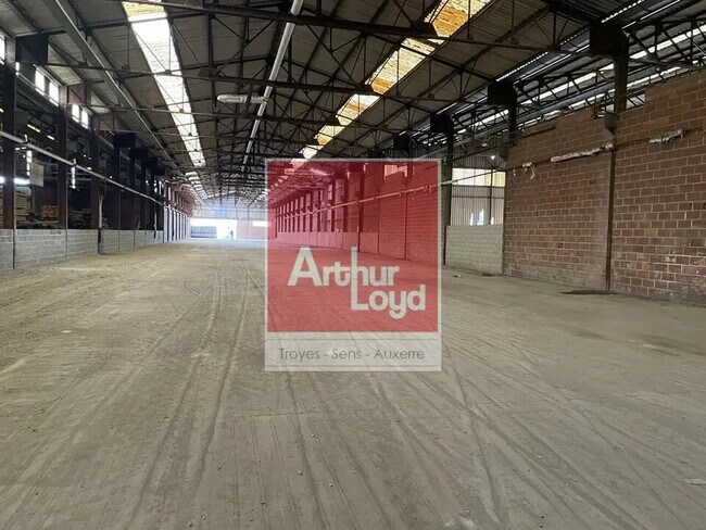 Plus de détails pour Industriel/Logistique à louer