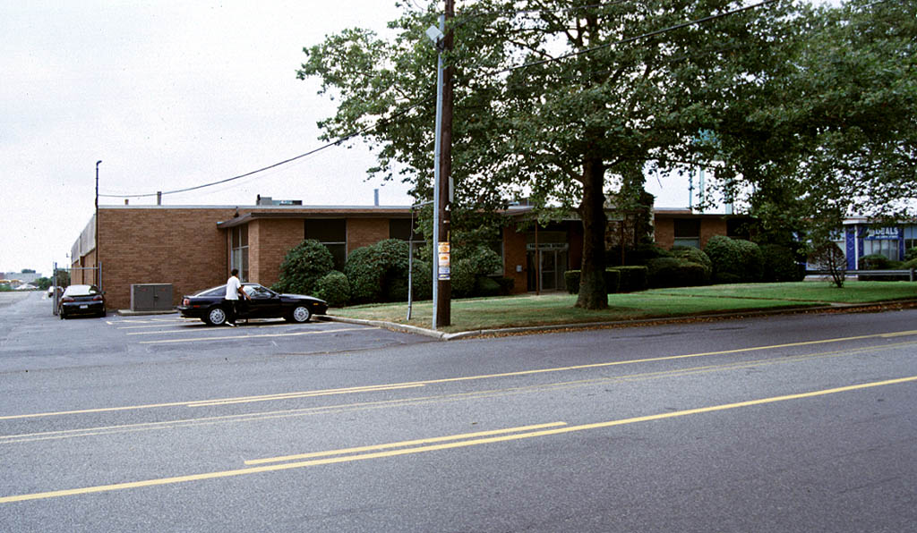 100 Smith St, Farmingdale, NY à louer Photo principale– Image 1 sur 3