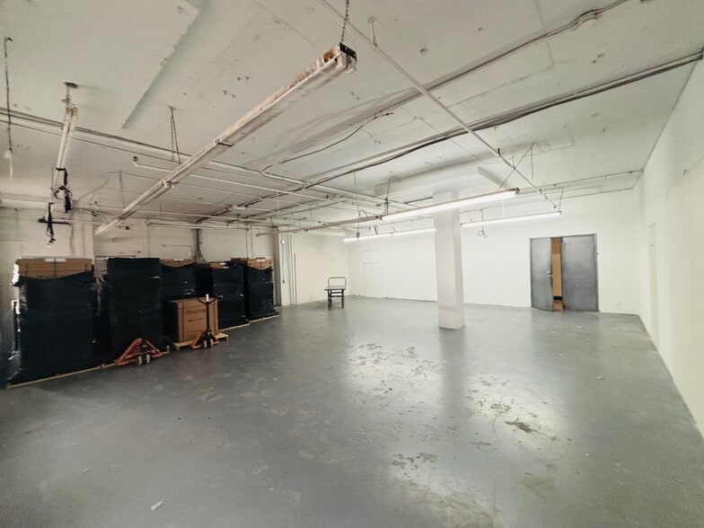 9090 Av Du Parc, Montréal, QC à louer - Photo intérieure – Image 2 sur 11