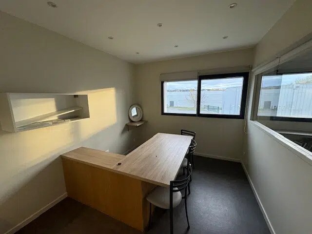 Bureau dans Andrézieux-Bouthéon à louer - Photo de l’immeuble – Image 3 sur 4