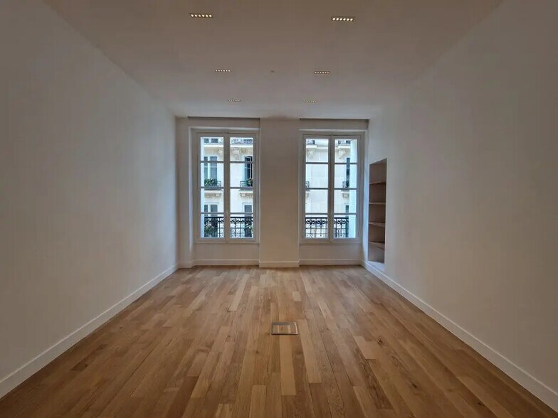 24 Rue De Caumartin, Paris à louer - Photo de l’immeuble – Image 3 sur 7