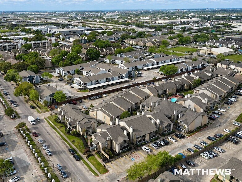 9898 Forum Park Dr, Houston, TX à vendre - Photo de l’immeuble – Image 3 sur 5