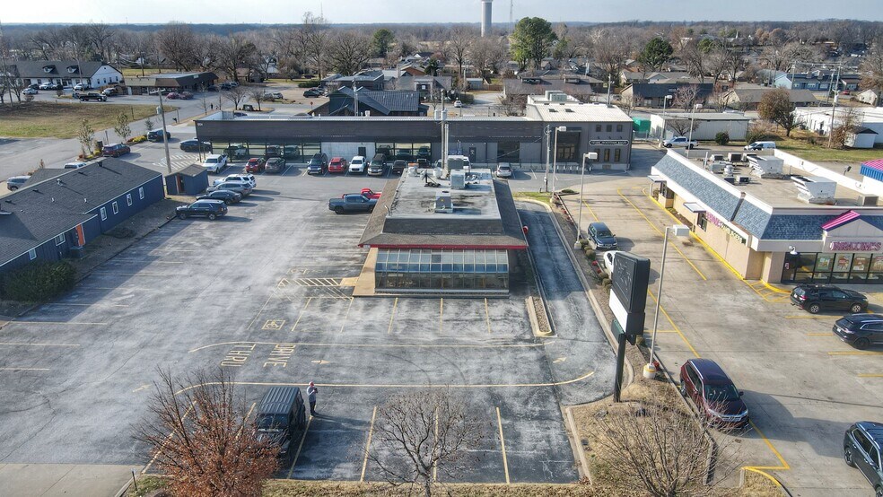 1117 N Walton Blvd, Bentonville, AR à louer - Photo de l’immeuble – Image 2 sur 2