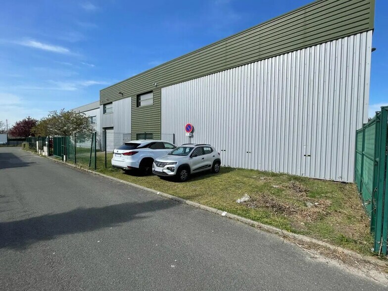 Local d'activités dans Herblay-sur-Seine à vendre - Photo de l’immeuble – Image 3 sur 13