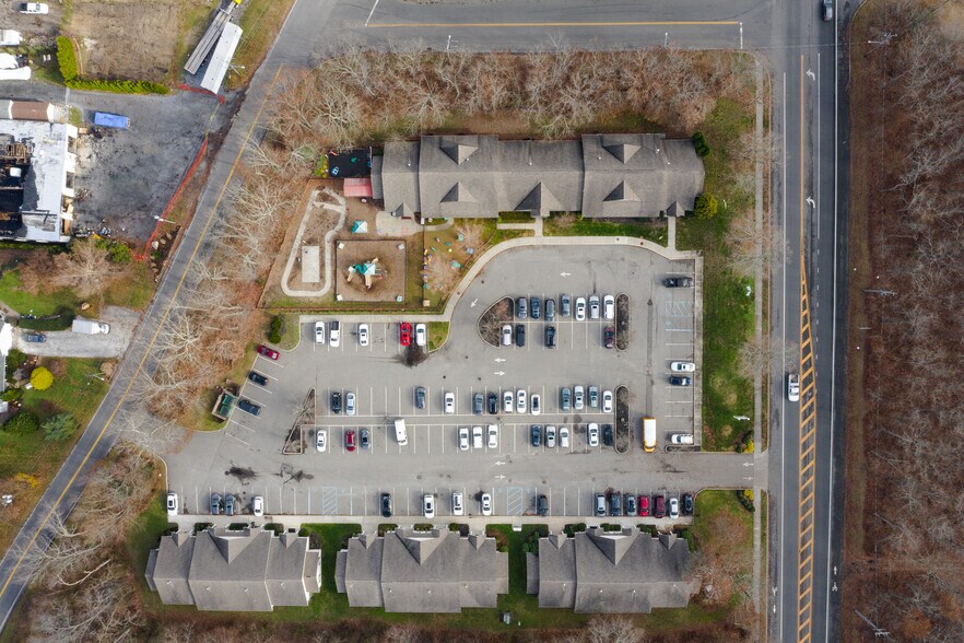 5974 Route 25A, Wading River, NY à louer - Photo de l’immeuble – Image 2 sur 11