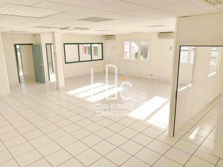 Bureau dans Bouguenais à louer - Photo de l’immeuble – Image 2 sur 4