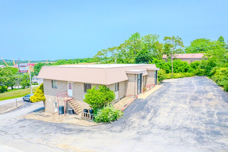 1027 W Main St, Mount Pleasant, PA à louer - Photo de l’immeuble – Image 3 sur 52