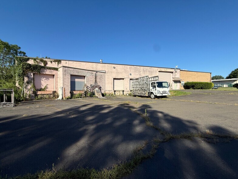 300 Enterprise Ln, Colmar, PA à vendre - Photo de l’immeuble – Image 3 sur 14