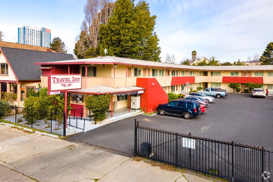 444 W MacArthur Blvd, Oakland, CA à vendre - Photo de l’immeuble – Image 1 sur 5