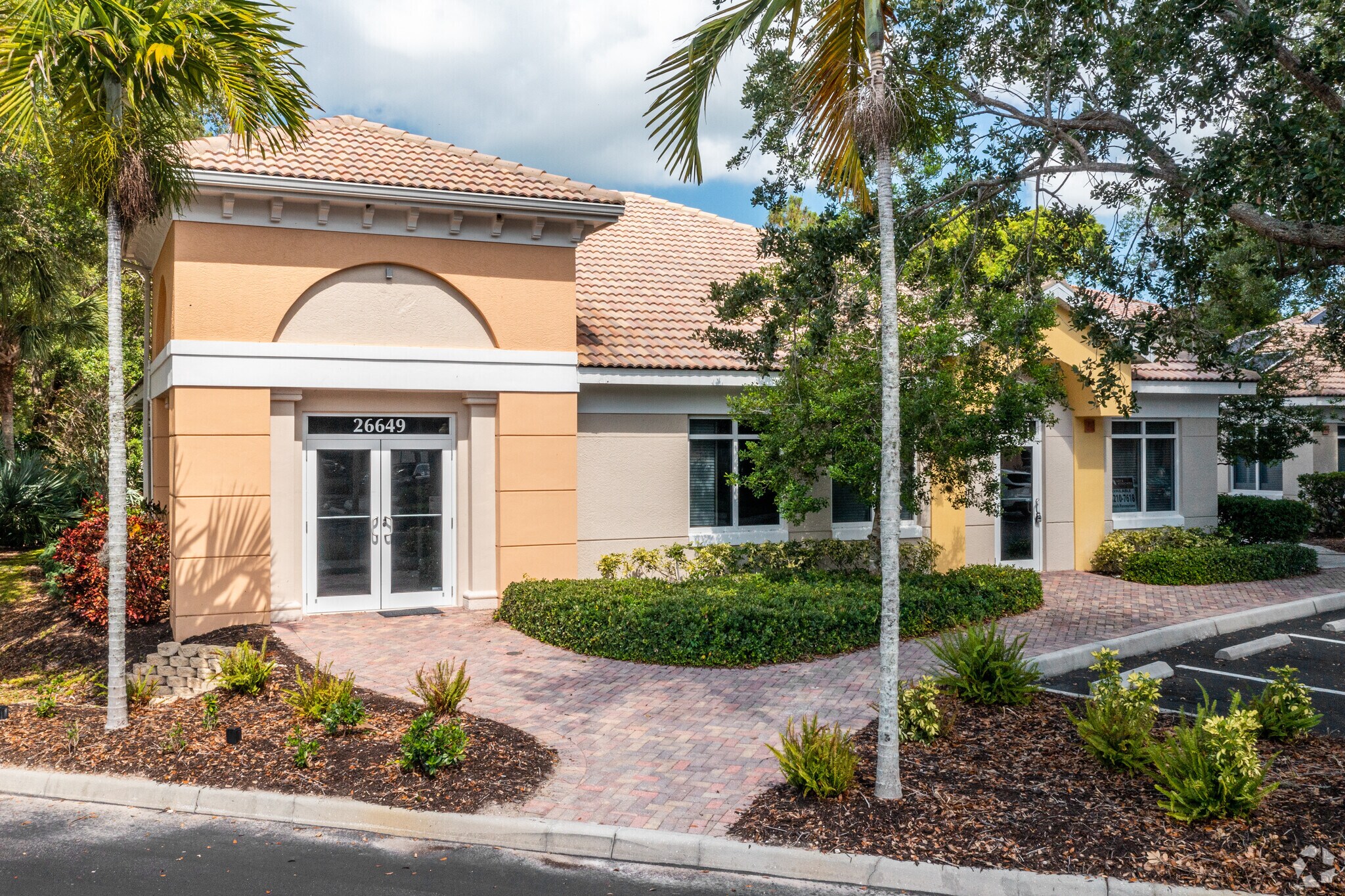 26649-26651 Dublin Woods Cir, Bonita Springs, FL à louer Photo de l’immeuble– Image 1 sur 8
