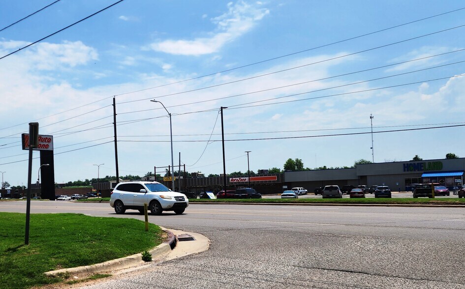 601-621 W Grand Ave, Chickasha, OK à vendre - Photo de l’immeuble – Image 2 sur 15