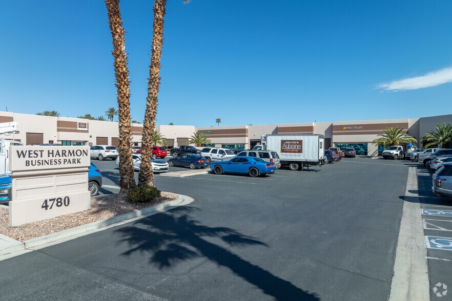 4780 W Harmon Ave, Las Vegas, NV à louer - Photo de l’immeuble – Image 1 sur 6
