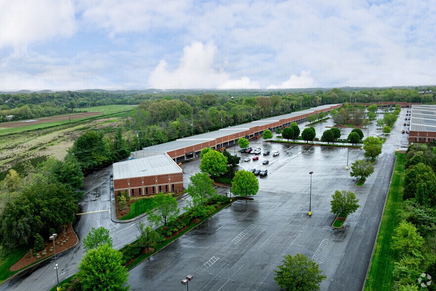 2501 McGavock Pike, Nashville, TN à vendre - Photo de l’immeuble – Image 2 sur 4