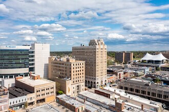 28 N Saginaw St, Pontiac, MI - Vue aérienne  vue de carte
