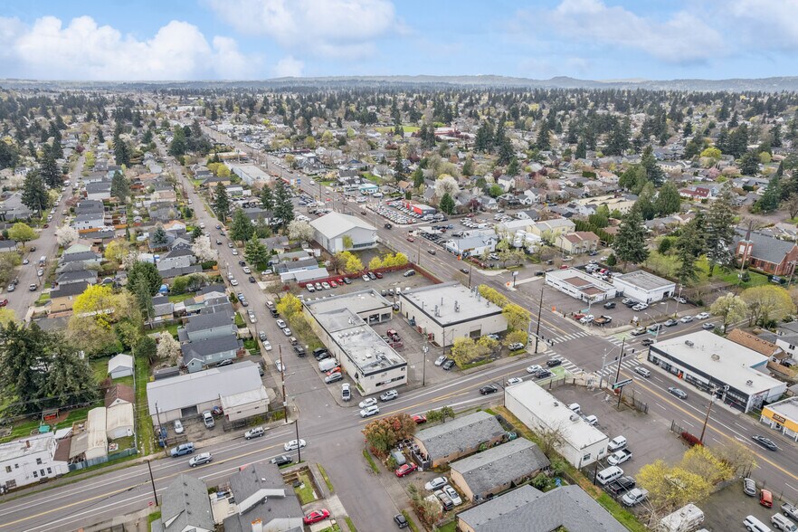 8206 SE Woodstock Blvd, Portland, OR à vendre - Photo de l’immeuble – Image 3 sur 3