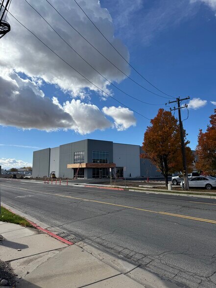 235 Sugar St, Layton, UT à louer - Photo de l’immeuble – Image 2 sur 20