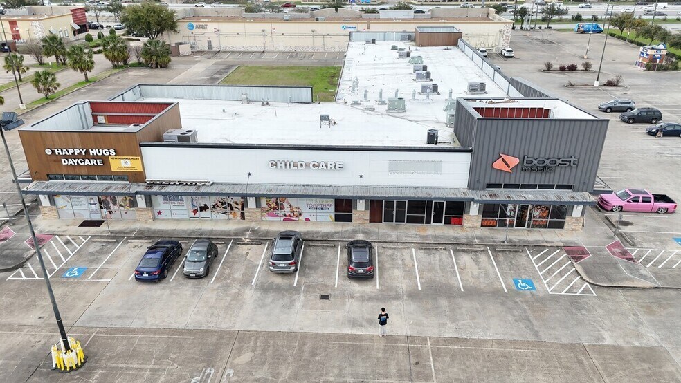 9404 W Sam Houston Pky S, Houston, TX à louer - Photo de l’immeuble – Image 3 sur 4