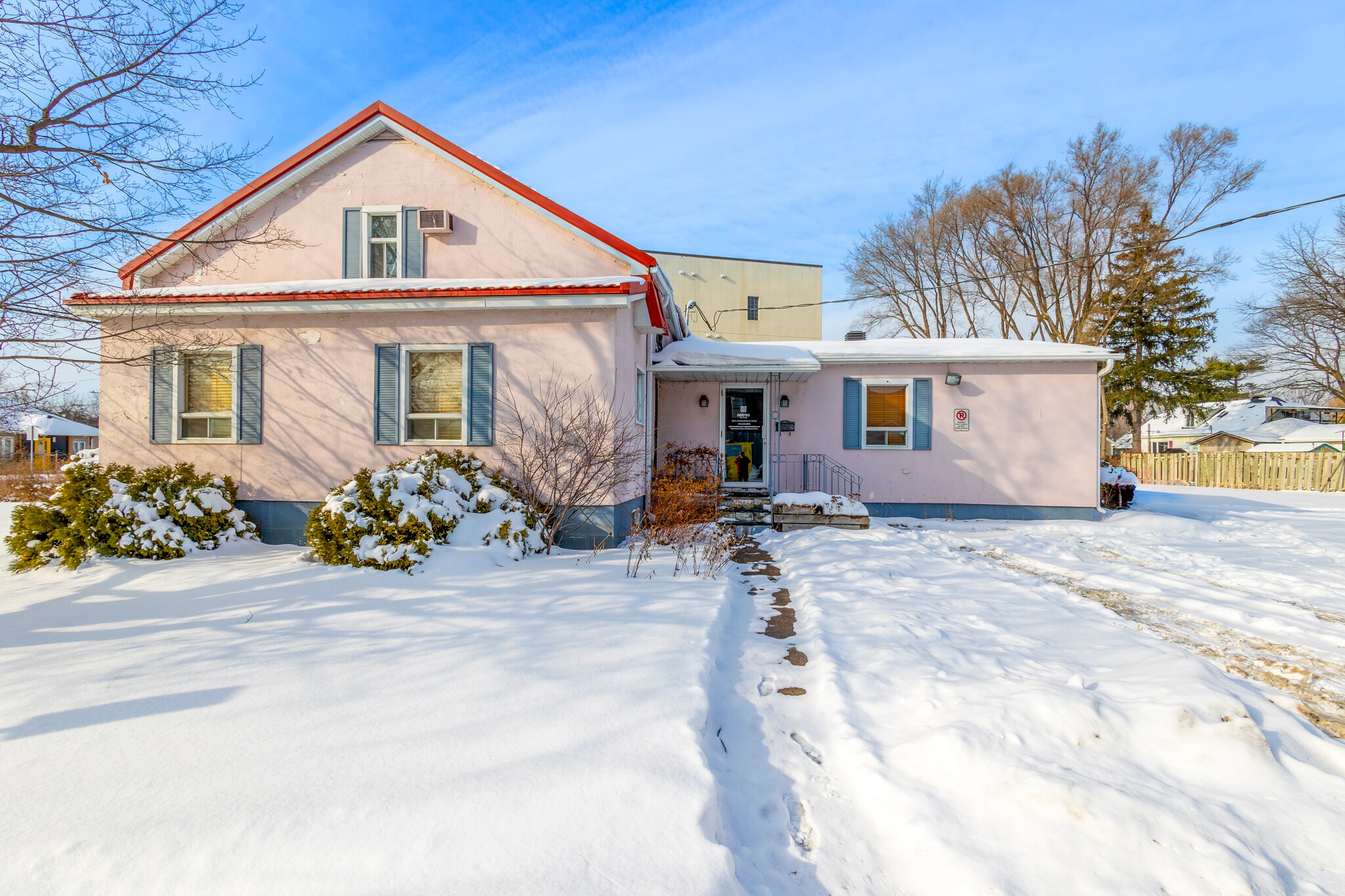 61 Boul Grand, L'Île-Perrot, QC à louer Photo de l’immeuble– Image 1 sur 8