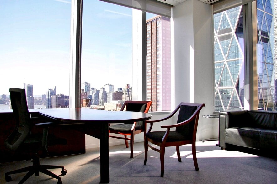 250 W 55th St, New York, NY à louer - Photo de l’immeuble – Image 1 sur 7