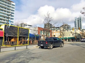 13 Lonsdale Ave, North Vancouver, BC à louer Photo de l’immeuble– Image 2 sur 2