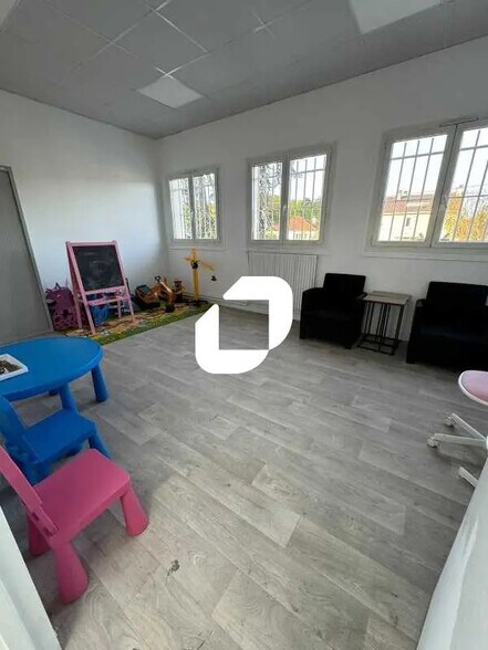Bureau dans Eaubonne à louer - Photo de l’immeuble – Image 2 sur 8