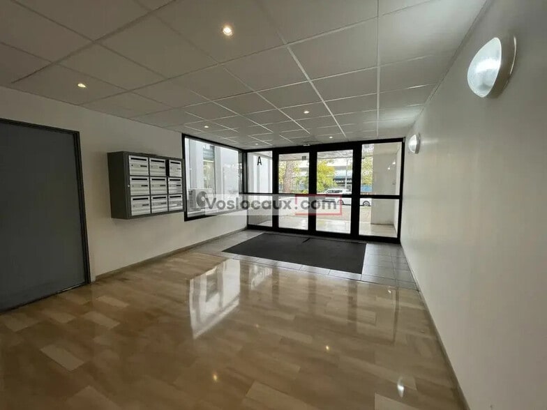 Bureau dans Saint-Laurent-du-Var à louer - Photo de l’immeuble – Image 3 sur 5