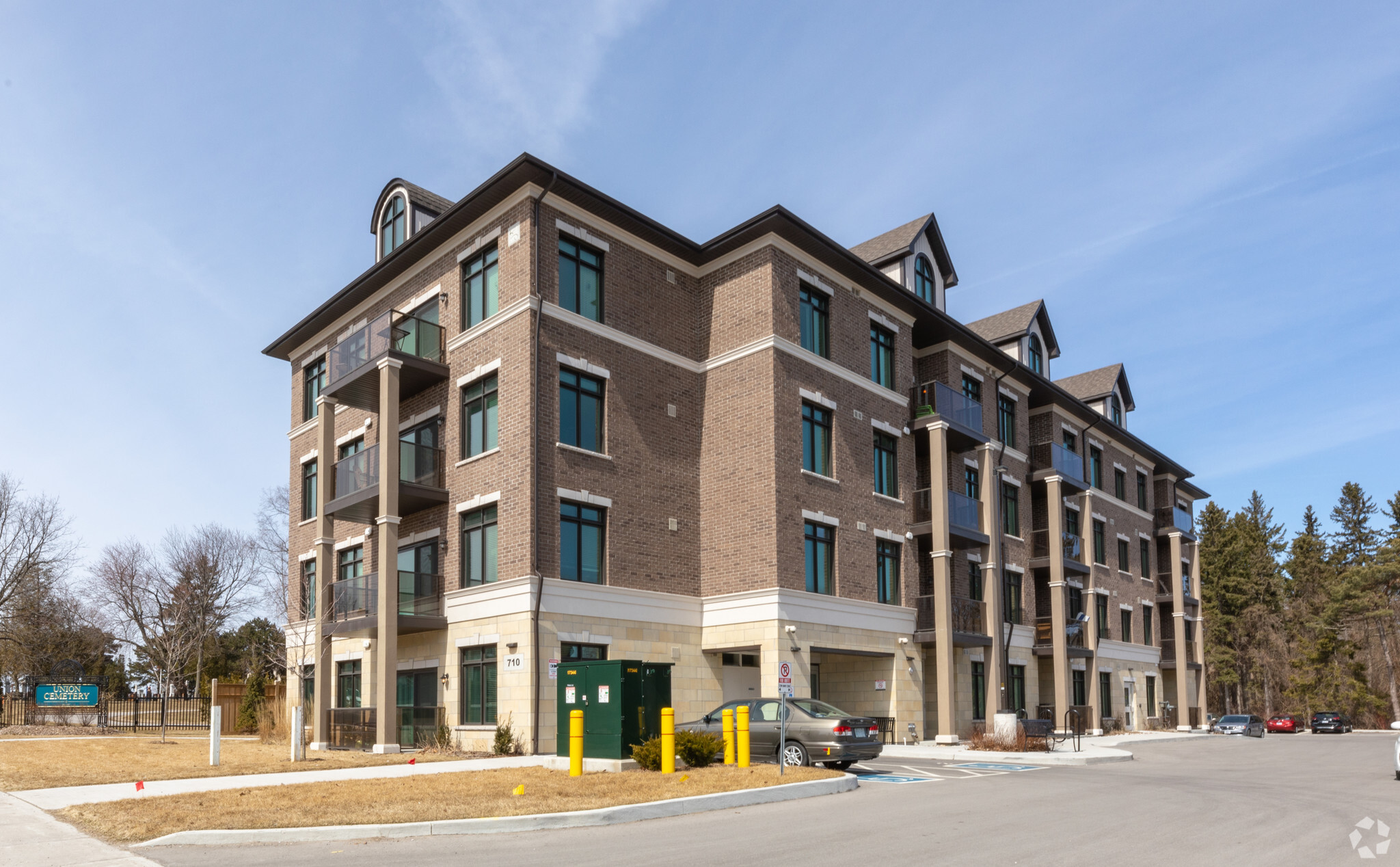 710 King St W, Oshawa, ON à vendre Photo principale– Image 1 sur 3