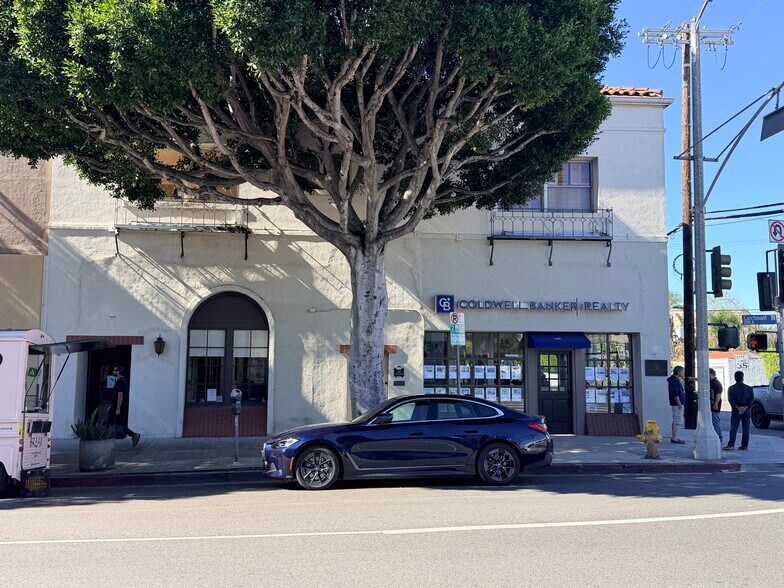 251 N Larchmont Blvd, Los Angeles, CA à louer - Photo de l’immeuble – Image 3 sur 3