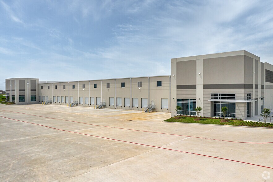 500 Morris Oliver Way, Katy, TX à louer - Photo de l’immeuble – Image 3 sur 9